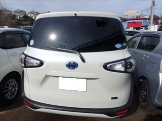 トヨタのシエンタ（DAA-NHP170G）　修理方法と費用　バックドアパネル交換　塗装