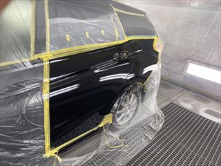 ホンダ シャトル（DBA-GK8）：傷の修理方法　左フロントドアパネル板金塗装　左リアドアパネル板金塗装　左リアアウトサイドパネル板金塗装　パーツ交換　